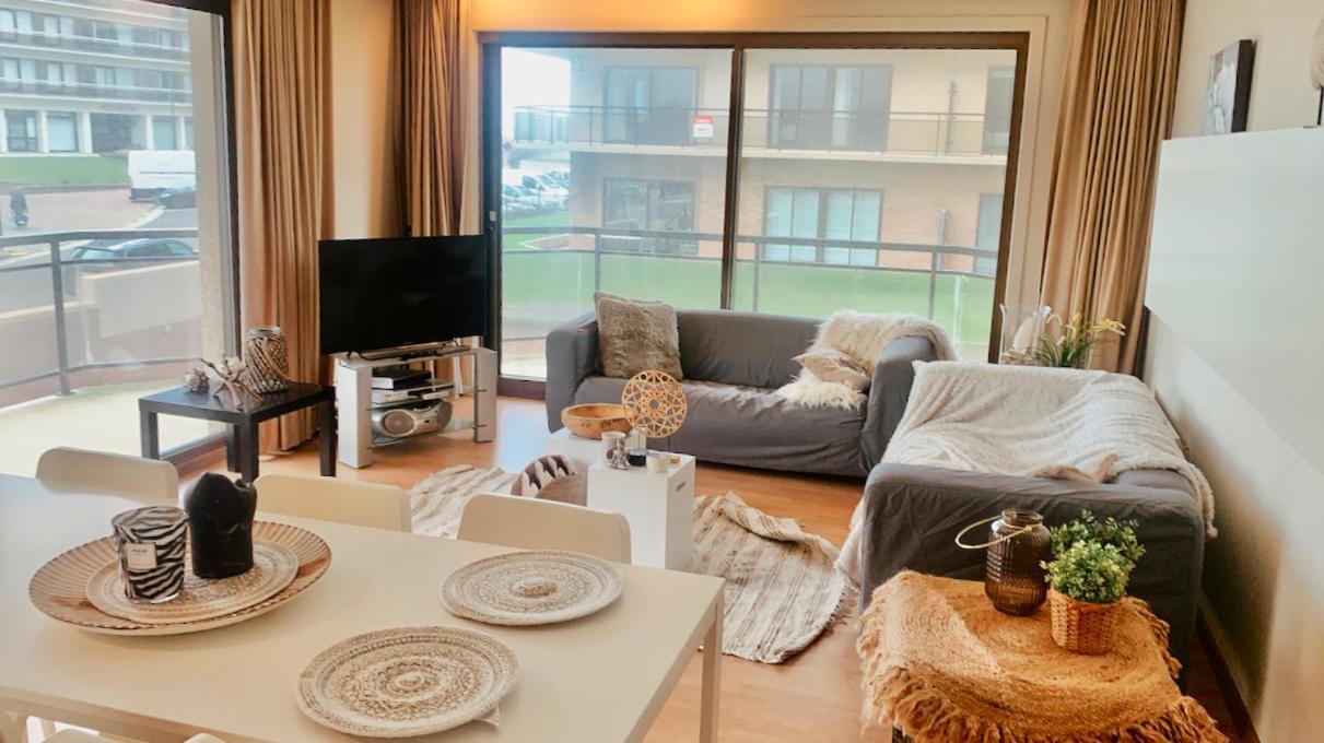 Ruim, Lichtrijk Appartement Met Groot Terras Uitstekend Gelegen In Де-Панне Екстер'єр фото